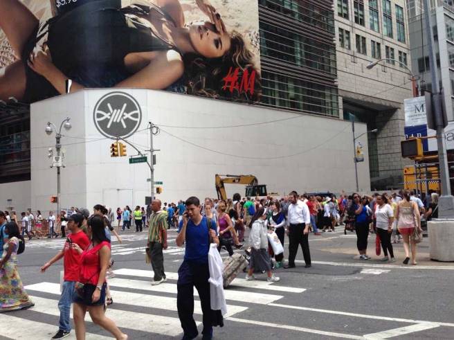 frostwire-on-houston-and-broadway